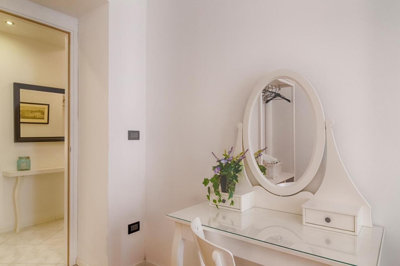 Mihaela Apartment - Charme Near The Station Trieste Eksteriør billede