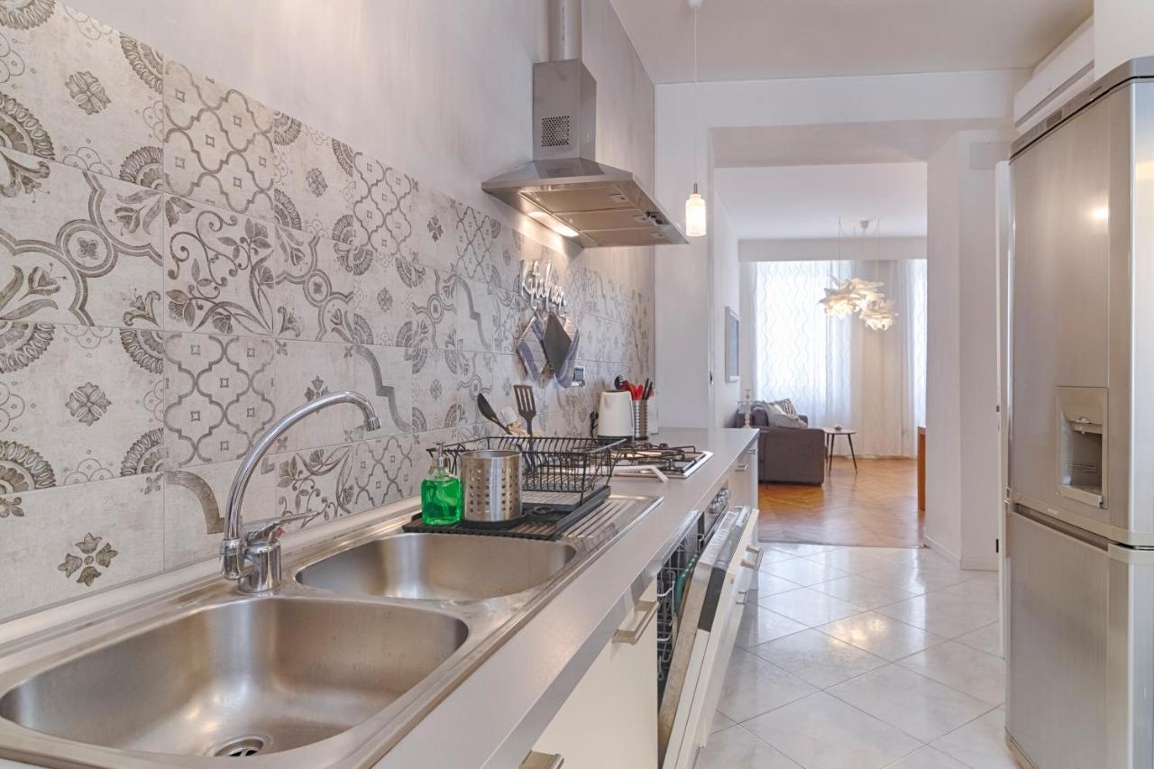 Mihaela Apartment - Charme Near The Station Trieste Eksteriør billede