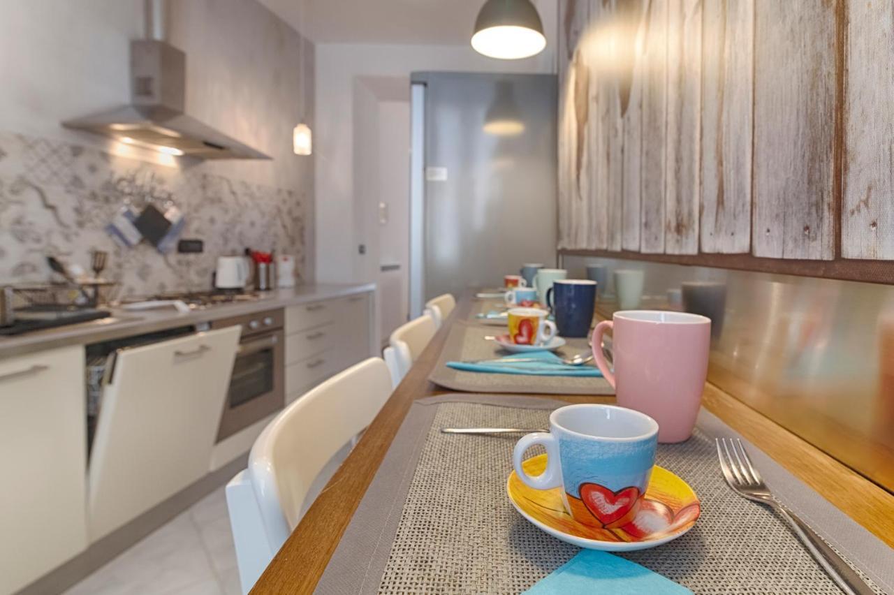 Mihaela Apartment - Charme Near The Station Trieste Eksteriør billede